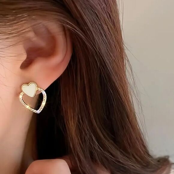 Rhinestone Heart Stud Earrings NEW - Picture 2 of 4